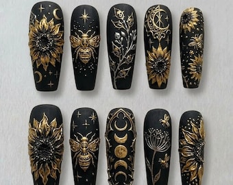 Uñas postizas 3D góticas pintadas a mano / Estilo gótico oscuro con sol y luna estilo bruja / Uñas postizas de lujo con abeja celestial en negro mate y dorado