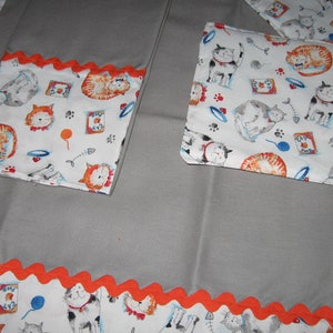 Tea Towel set with Cats on them