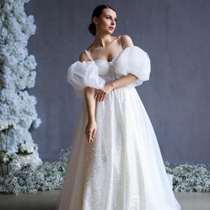 Corset Bride Gown With Puff Detachable Sleeves and Train, Elegant Wedding Dress