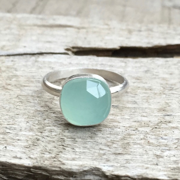 Anello Boho in calcedonio blu oceano con taglio a cuscino romantico in argento sterling / Anello in calcedonio / Anello geometrico / Anello in calcedonio sfaccettato