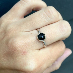 Simple Elegant Round Black Star Diopside Chic Solitaire Ring