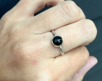 Simple Elegant Round Black Star Diopside Chic Solitaire Ring