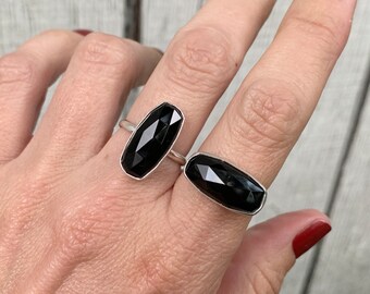 Eleganter rechteckiger Kissenschliff tiefschwarzer Onyx facettierter kantiger Sterlingsilber-Statement-Ring | Geschenke für Sie | Schwarzer Stein Ring | Boho | Gothik