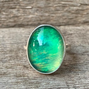 Elegante Groß Oval Multi farbige Grün Aurora Opal Doublette Sterling Silber Ring | Leuchtstein Ring | Boho | Grüner Stein Ring
