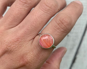 Bague solitaire en argent sterling avec agate du Botswana colorée limonade rose | Bague pierre rayée rose et blanche | Bague fine | Cadeaux pour elle