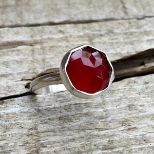 Elegant Minimalist Blood Red Faceted Carnelian Geometric Sterling Silver Ring of Grounding | Carnelian Ring | July Birthstone Ring | Edgy