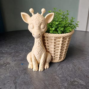 Cute Giraffe Planter. 3D print file (with commercial license)