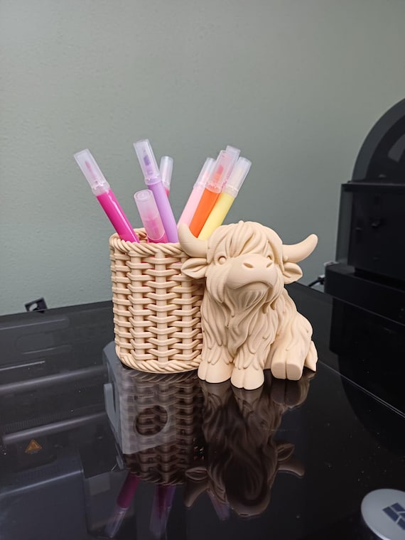 Highland Cow Pen Holder. 3d print file ( with commercial license)