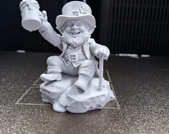 Wesoły skrzat na skale, plik do wydruku 3D (z licencją komercyjną)
