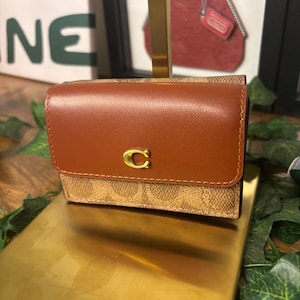 Cartera triple NWT Coach