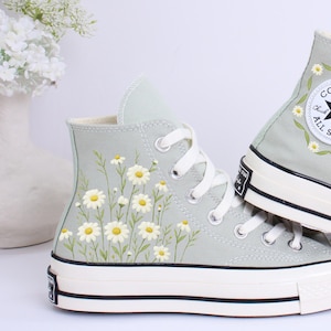 Custom Daisy Converse, Hand Embroidered Converse, Daisy Embroidery Sneakers, Embroidered Converse Chuck Taylor, Flower Embroidered Sneakers