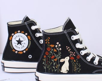 Lapin brodé de fleurs sauvages - Converse - Baskets montantes en forme de lapin de Pâques personnalisées