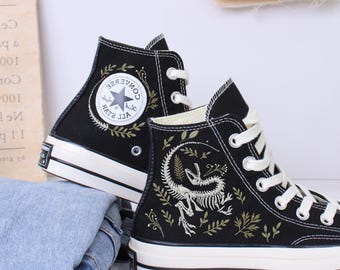 Chaussures montantes brodées Converse : fossiles de dinosaures et motifs fougères