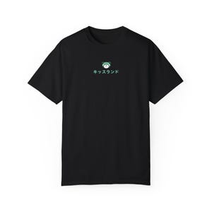 May include: Black t-shirt with a green cartoon face and the text "キックスランド" in Japanese.