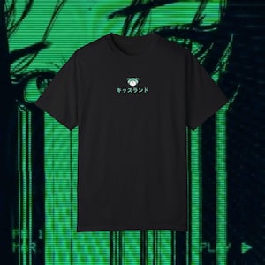 May include: Black t-shirt with a green cartoon character and the text "キックスランド" in Japanese.