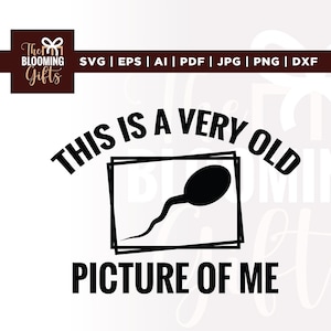 Op de afbeelding: Zwart-wit grafisch ontwerp met de tekst "THIS IS A VERY OLD PICTURE OF ME". De afbeelding bevat een illustratie van een zaadcel in een rechthoekig kader. Het Blooming Gifts-logo staat linksboven.