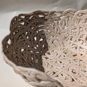 The Dancing Lines Bowl – Sculptural Ceramic Bowl Made from Unique Clay, Art Object, One of a Kind, Handmade, Modern, Beige, Matte Glazed