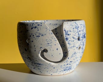 Handmade Yarn Bowl – Gift for Knitters & Crocheters – Ceramic Wool Holder – Unique Pottery – Yarn Accessory – Knitting Gift Idea
