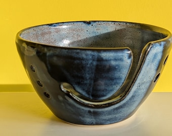Large ceramic wool bowl made of stoneware | Unique yarn bowl with distinctive glazes | Knitting & crochet accessories | Gift idea
