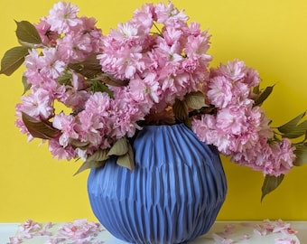 Keramik Vase rund matt blau | handgemachtes Unikat auf Bestellung | strukturierte Oberfläche |  | ca. 22 cm