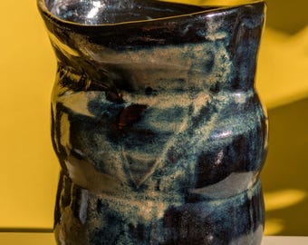 Handgefertigte Keramikvase Nr. 71 – Tiefes Blau und Schwarz – glänzende Glasur – Steinzeug Vase – Unikat – Deko und Blumenvase – 1000 Vasen