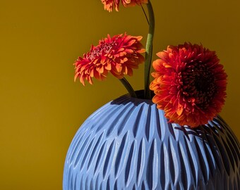 Keramik Vase rund matt blau | handgemachtes Unikat | strukturierte Oberfläche | Geschenkidee | als Dekoration oder für Blumen | ca. 18 cm