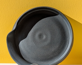 Große keramische Löffelablage in mattem Schwarz – handgemacht, praktisches Küchenaccessoire – kleines Geschenk für Kochen und Küche - Unikat