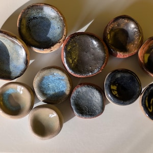 Pierres sensorielles en céramique artisanales | Pierre de pleine conscience pour le pouce | Pleine conscience | Pierre anti-stress de poche, idéale pour adultes et enfants