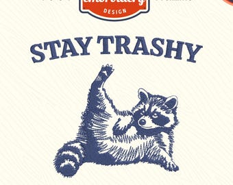 Archivo de bordado a máquina Stay Trashy, diseño de bordado de mapache divertido, archivo DST PES para máquina de bordar