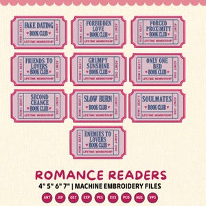 Peut inclure: Plusieurs billets roses et blancs avec des phrases comme "Fake Dating Book Club" et "Forbidden Love Book Club". Le texte "Romance Readers" est en bas, avec les tailles et formats de fichiers de broderie.
