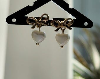 Loving Bow Earrings with Heart in Stainless Steel