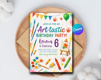 Può includere: Un invito colorato per una festa di compleanno a tema artistico. Il design presenta pennelli, pastelli, una tavolozza e un cavalletto con un dipinto. Il testo recita "Art-tastic Birthday Party! Emma compie 6 anni."