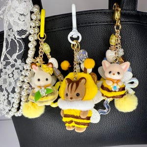 Llavero de abeja de Calico Critters hecho a mano: abalorio para bolso de Sylvanian Families