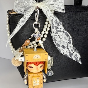 Authentische PopMart Hirono Figur - Little Mischief Serie - Roboter - Handgemachter Taschenanhänger Cluster Schlüsselanhänger Kawaii - Moody Süßer Schlüsselanhänger