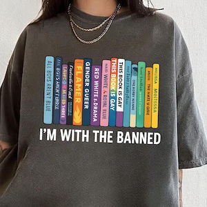 Camiseta &quot;Estoy con los colores cómodos prohibidos&quot;, camiseta &quot;Amantes de los libros prohibidos&quot;, camiseta LGBTQ de biblioteca, camiseta de regalo para bibliotecarios, camiseta &quot;Orgullo lector&quot;