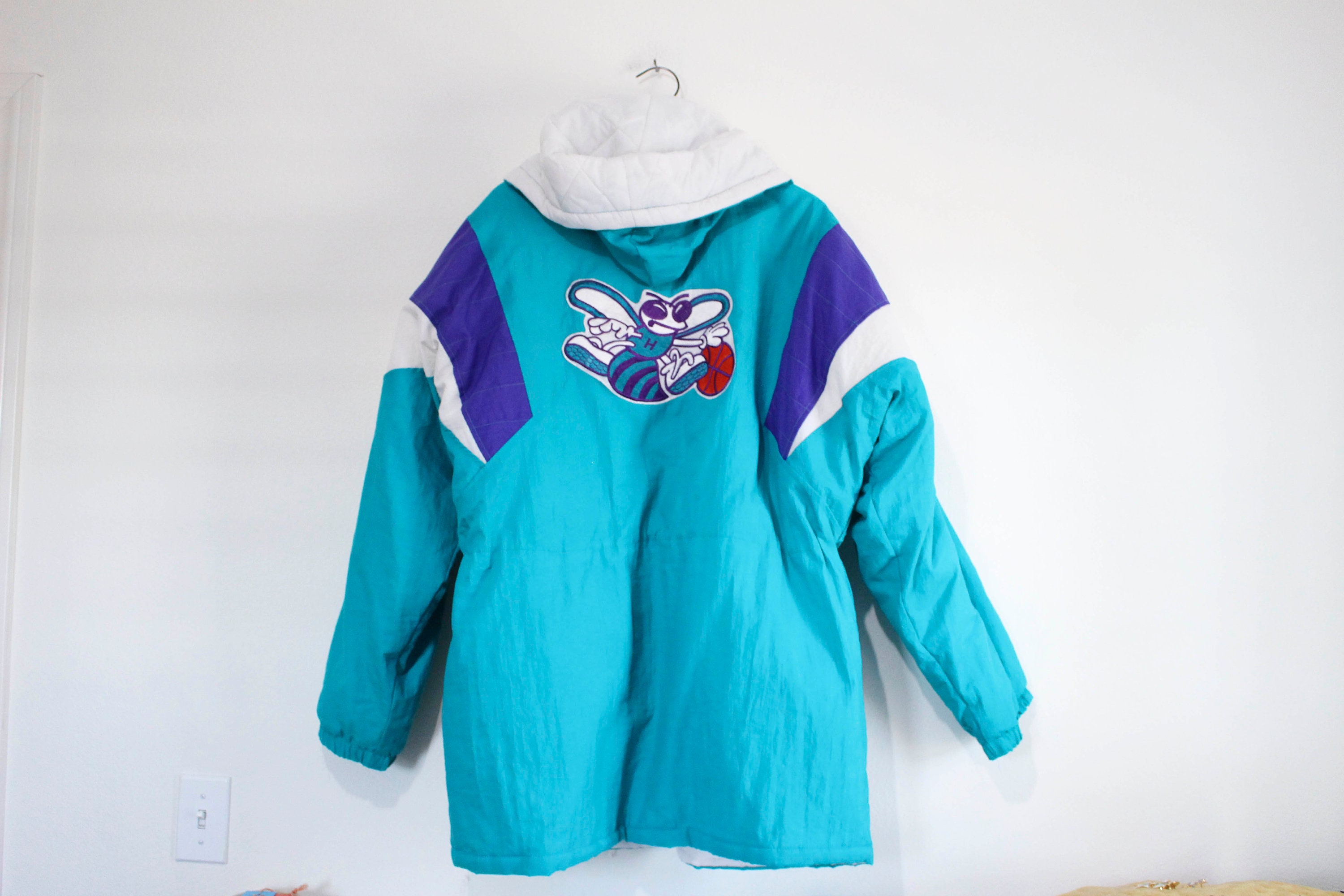 CHARLOTTE HORNETS STARTER JACKET - LARGE – The Social Vintage