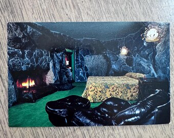 Vintage Kitschy MADONNA INN Motel Hotel Restaurant Bar Kona Rock Room 131 Postcard
