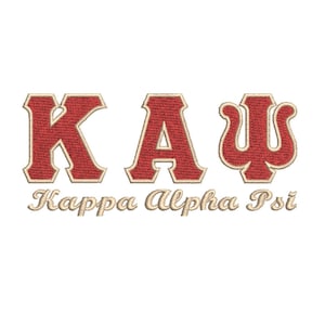 Könnte beinhalten: Gesticktes Design mit den griechischen Buchstaben K A Ψ in Rot mit goldenem Umriss. Darunter stehen die Worte "Kappa Alpha Psi" in Schreibschrift. Das Design befindet sich auf weißem Hintergrund.