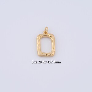 May include: Gold-toned metal pendant with a square frame. The frame has a textured surface and measures 28.5 x 14 x 2.5 mm. Size: 28.5x14x2.5mm