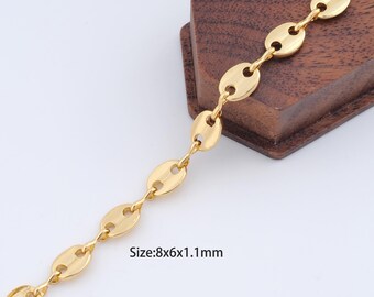 May include: A gold chain bracelet with a classic oval link design. The chain is 8mm wide and 1.1mm thick. Size: 8x6x1.1mm