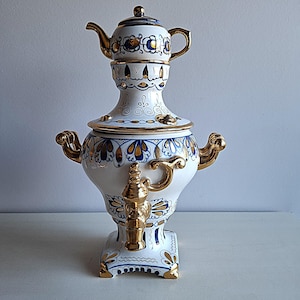 Vintage Gzhel dekorative russische Porzellan Gold Blau Samowar gekrönt Teekanne Vergoldet