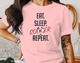 Camiseta Eat Sleep Soccer Repeat, Camiseta engraçada de futebol, Camiseta para amantes do futebol, Presente para fãs de futebol, Roupas para jogadores de futebol, Camiseta para mães do futebol