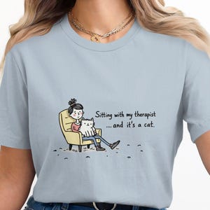 Cute Cat Therapist T-Shirt, zittend met My Therapist and It&#39;s My Cat, grappig kattenliefhebber cadeau, ontspannen met mijn therapeut kat, shirt katteneigenaar