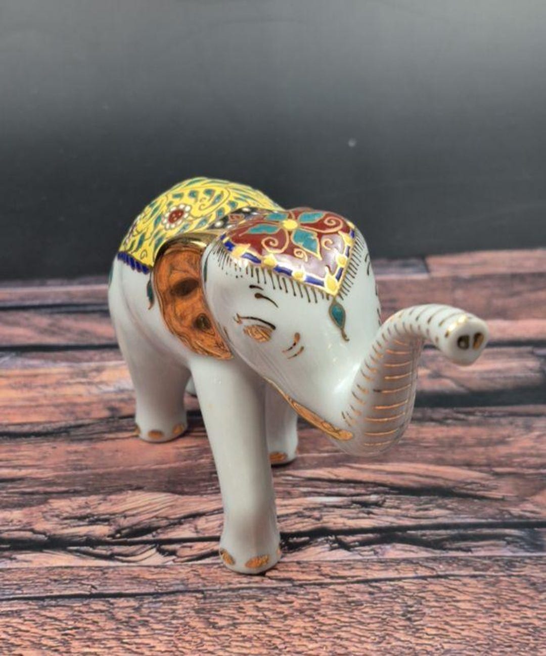 VTG 磁器製 象の置物 幸運を呼ぶ インド タイ風 装飾 象徴的な彫像