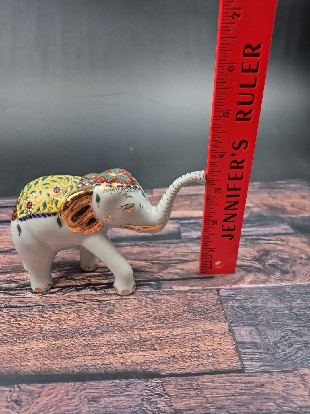 VTG 磁器製 象の置物 幸運を呼ぶ インド タイ風 装飾 象徴的な