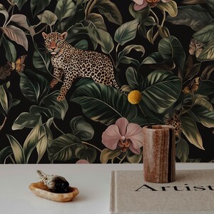 Carta da parati leopardo esotico con orchidee, carta da parati murale ispirata alla natura, carta da parati giungla botanica, design botanico tropicale, giaguaro botanico scuro