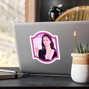 Kdrama (Lee Hye-ri) Schöne koreanische Schauspielerin Design künstlerische Kiss-Cut Vinyl Aufkleber Aufkleber Einzigartige Mode-Design für Wohnkultur Aufkleber