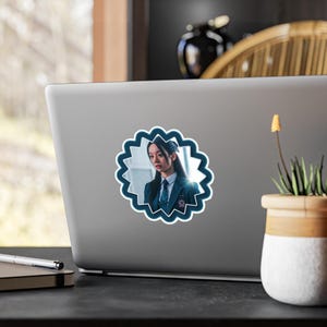 Freundliche Rivalität GL Kdrama Yoo Je I (Lee Hye-ri) koreanische Schauspielerin Kiss-Cut Vinyl Aufkleber Sticlers Design für Wohnkultur Aufkleber