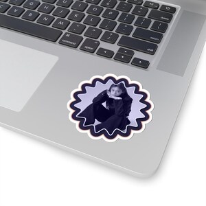 Kdrama Lee Hye-ri koreanische Schauspielerin Schönes Design Kiss-Cut Aufkleber - Perfekt für Laptops, Journals und Geschenke