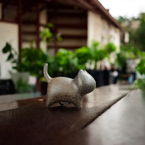 Figura de gato de latón hecha a mano: decoración para la ceremonia del té china
